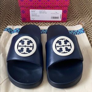 NWT last pair❤️Tory Burch Lina Slides Navy & Ivory